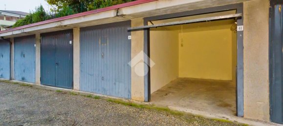 Гараж с 1 комнатой в Бра, Италия № 82061 3