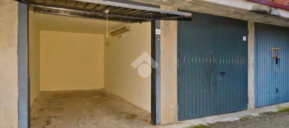 Гараж с 1 комнатой в Бра, Италия № 82061 2