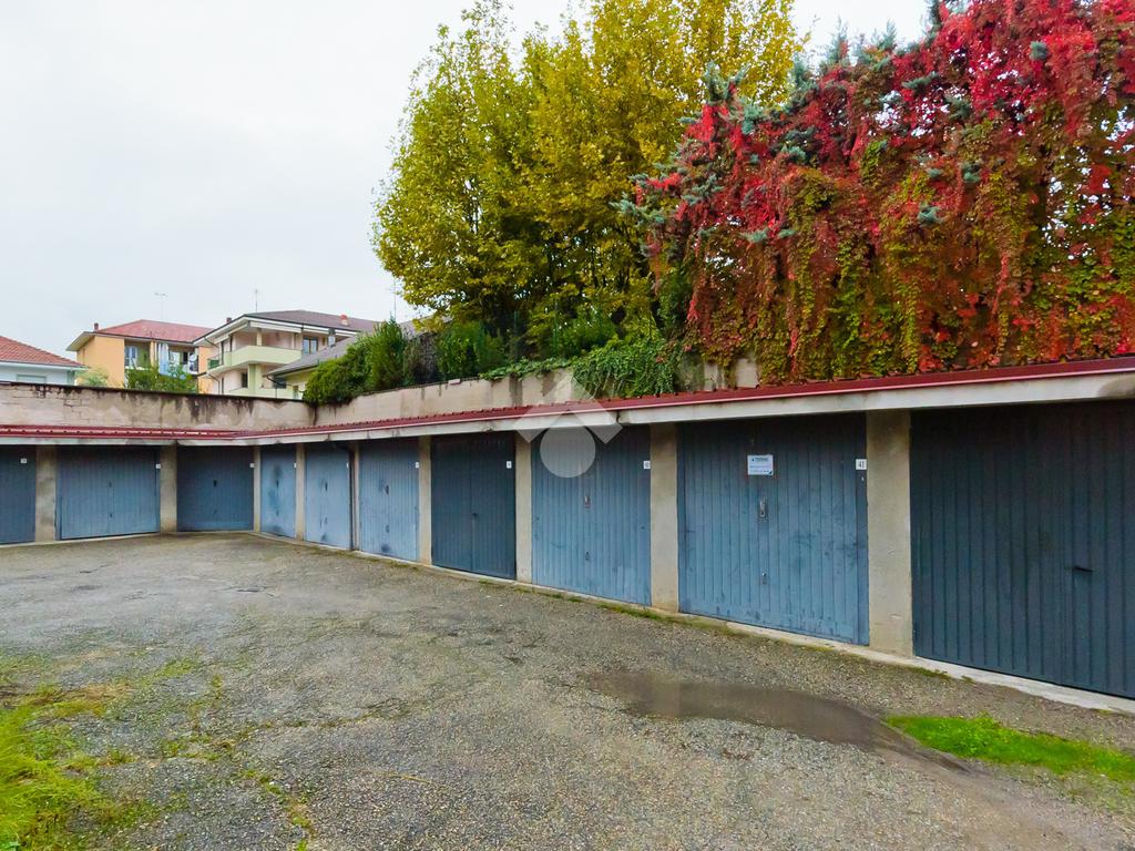 Гараж с 1 комнатой в Бра, Италия № 82061