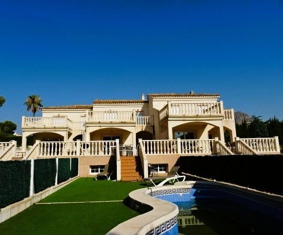 4 bedrooms House in La Nucia, Spain No. 227548