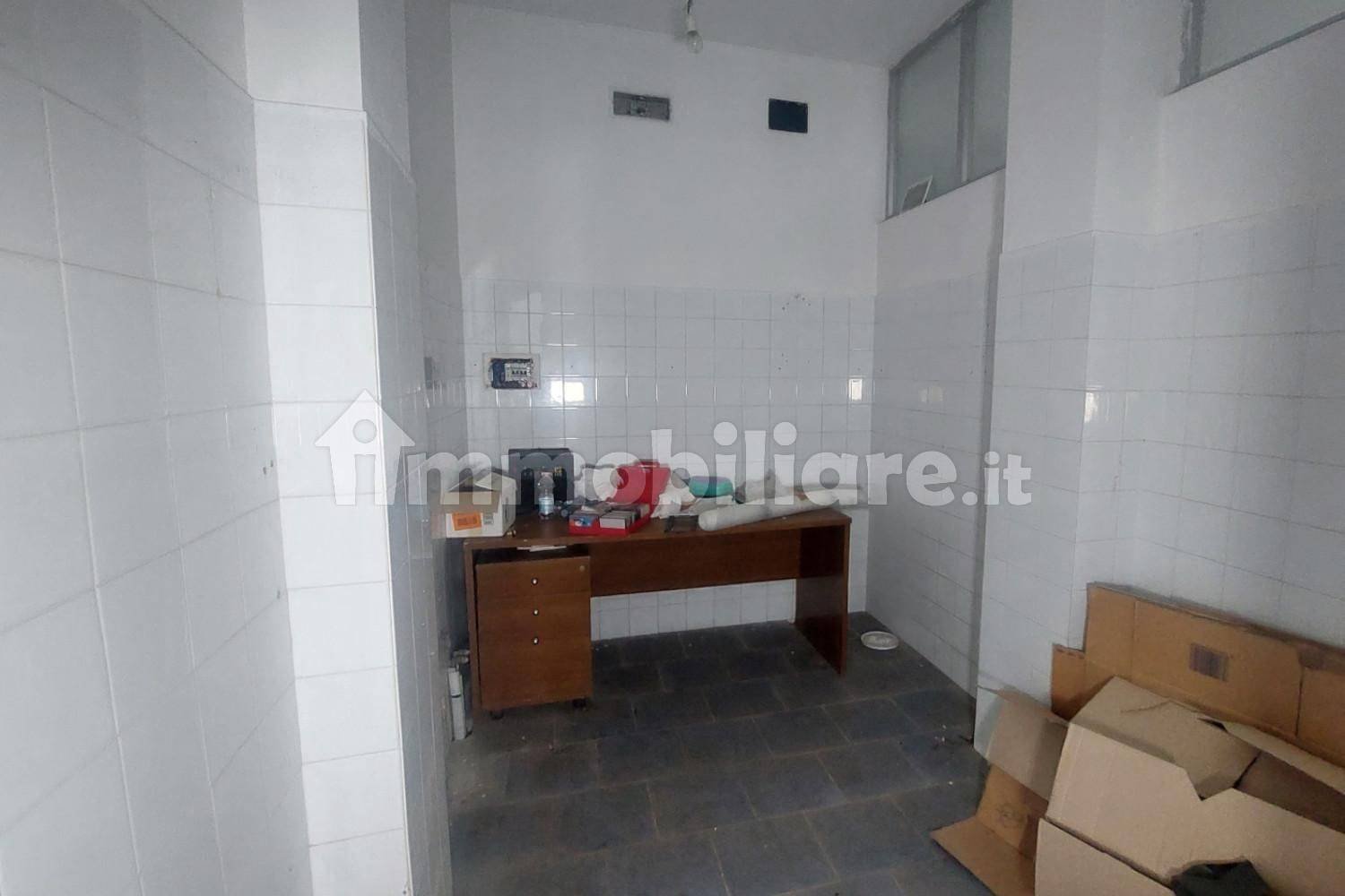  عقار تجاري في Alba Adriatica, Italy 200متر مربع رقم 343140