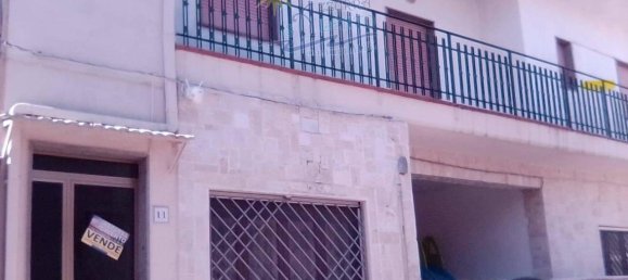 7 rooms Apartment in Torricella, Italy No. 25750 3