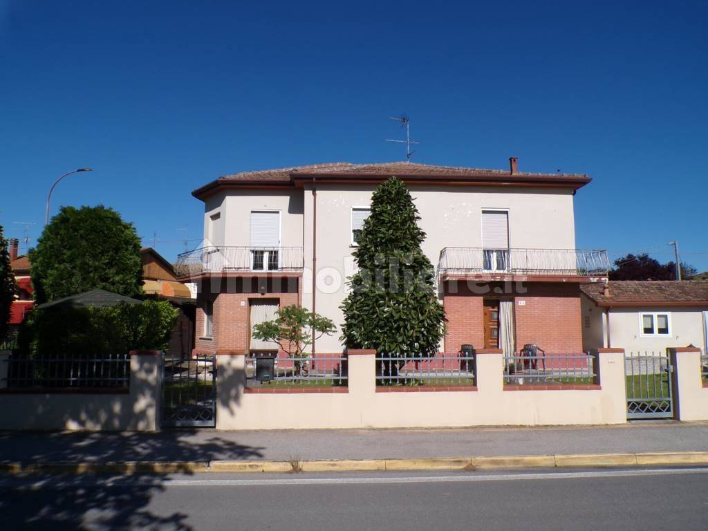 5 Schlafzimmer Villa in Ostellato, Italy, Nr. 330607