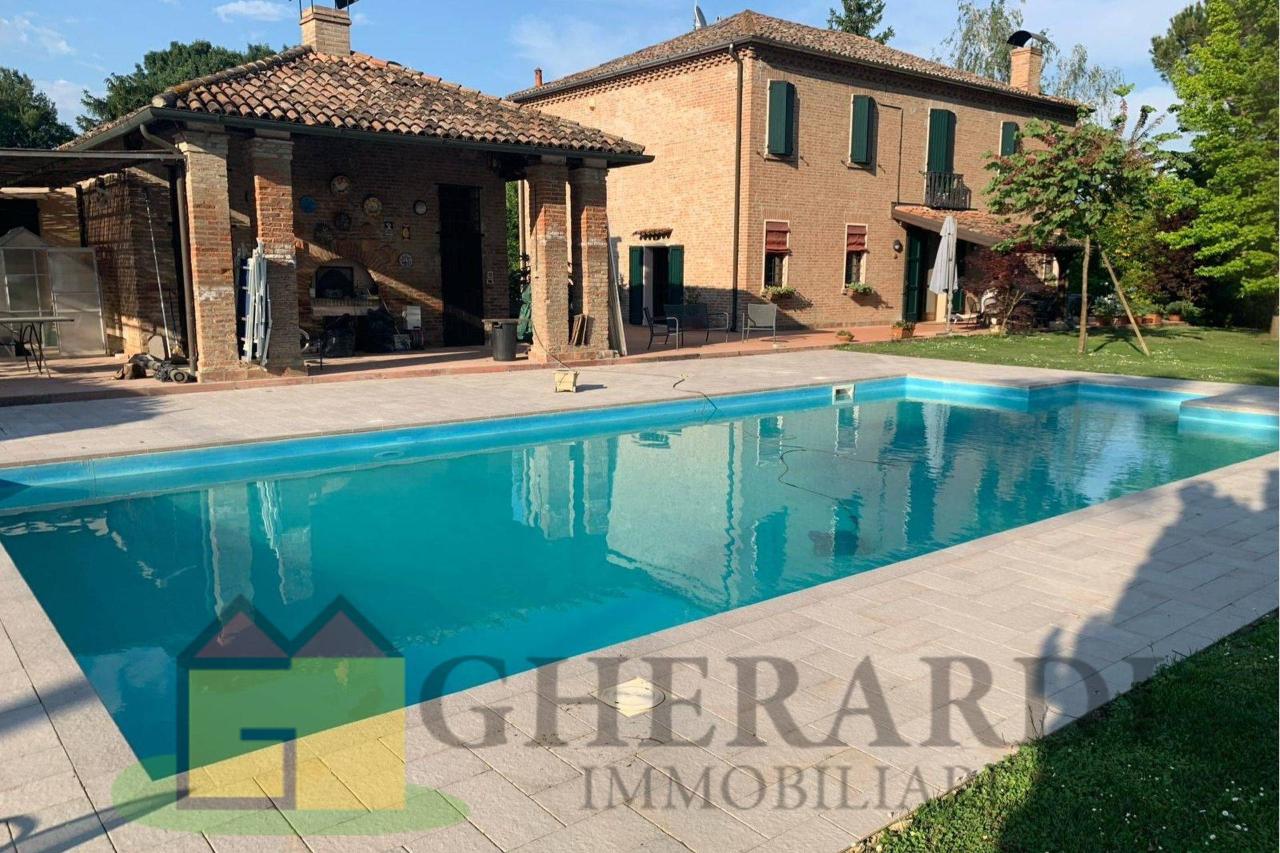 7 rooms House in Ferrara, Italy No. 162744