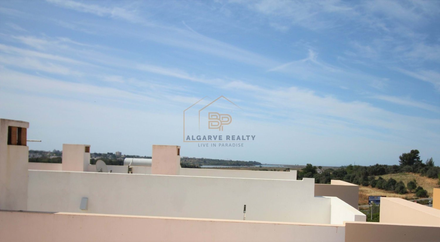 Villa de 3 dormitorios en Alvor, Portugal No. 155570