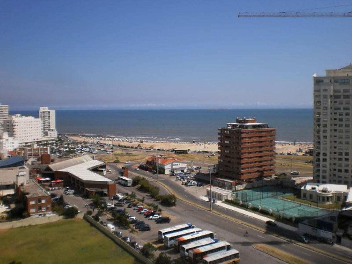 3 bedrooms Apartment in Maldonado, Uruguay No. 2705