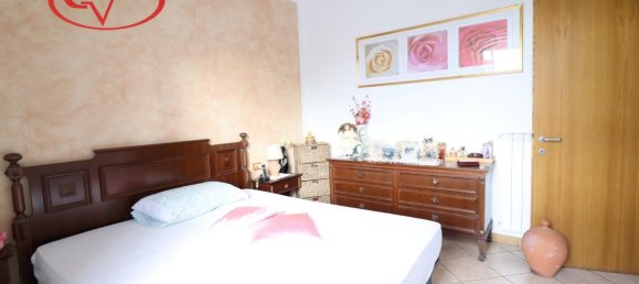 3-salle Appartement à Montevarchi, Italy No. 235177 10