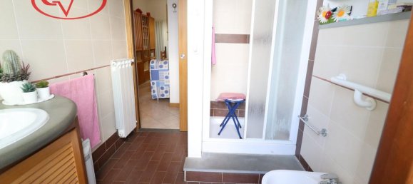 3-salle Appartement à Montevarchi, Italy No. 235177 7