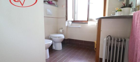 3-salle Appartement à Montevarchi, Italy No. 235177 6