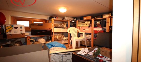 3-salle Appartement à Montevarchi, Italy No. 235177 12