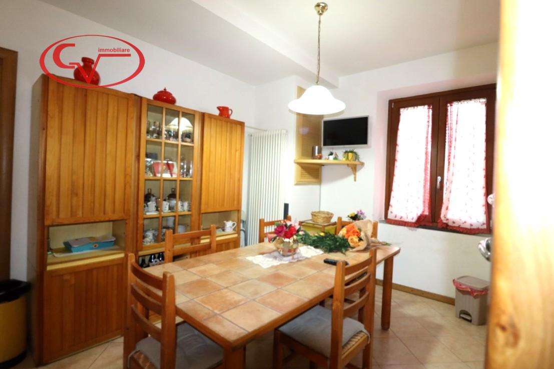 3-salle Appartement à Montevarchi, Italy No. 235177