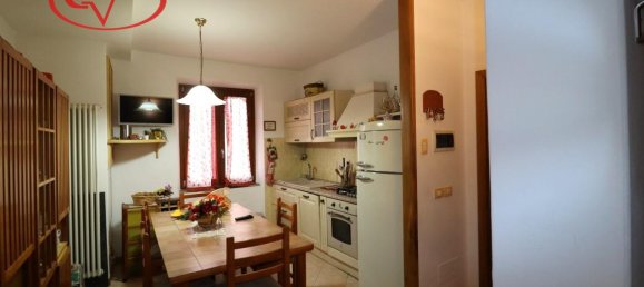 3-salle Appartement à Montevarchi, Italy No. 235177 3