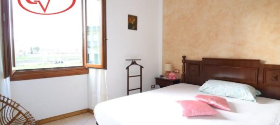 3-salle Appartement à Montevarchi, Italy No. 235177 9