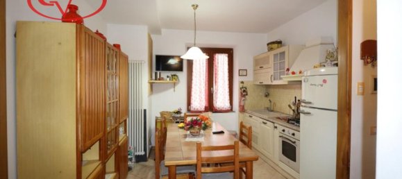3-salle Appartement à Montevarchi, Italy No. 235177 2