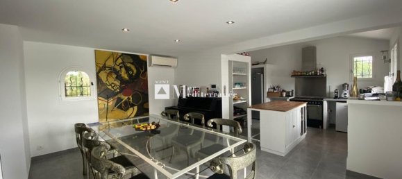 Villa de 5 dormitorios en Grimaud, France No. 198916 9