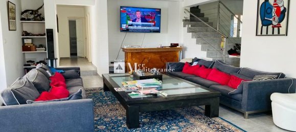 Villa de 5 dormitorios en Grimaud, France No. 198916 6