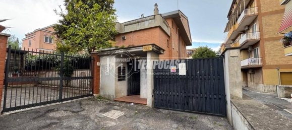 Studio in Rome, Italy, Nr. 333632 2