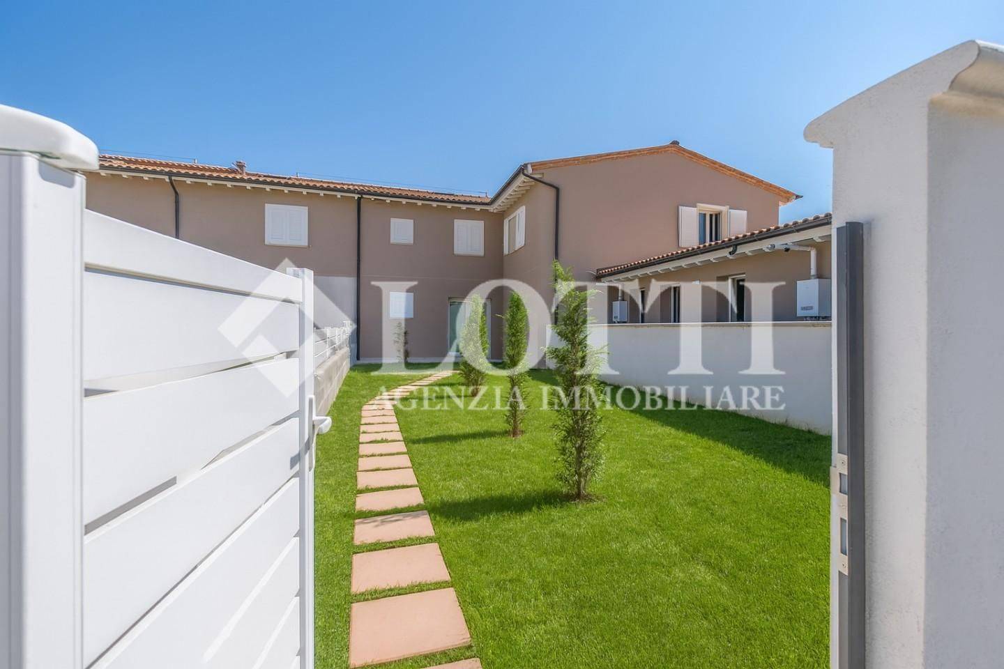 Casa de 3 dormitorios en Cascina, Italy No. 269088