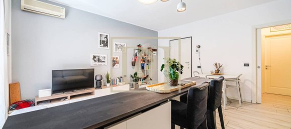 2 bedrooms Apartment in Milan, Italy No. 337964 11