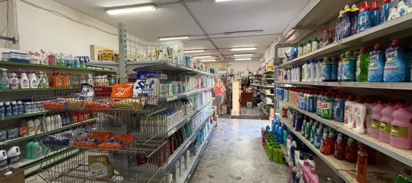 2-Zimmer Gewerbliche Immobilie in Naples, Italy, Nr. 271774 3