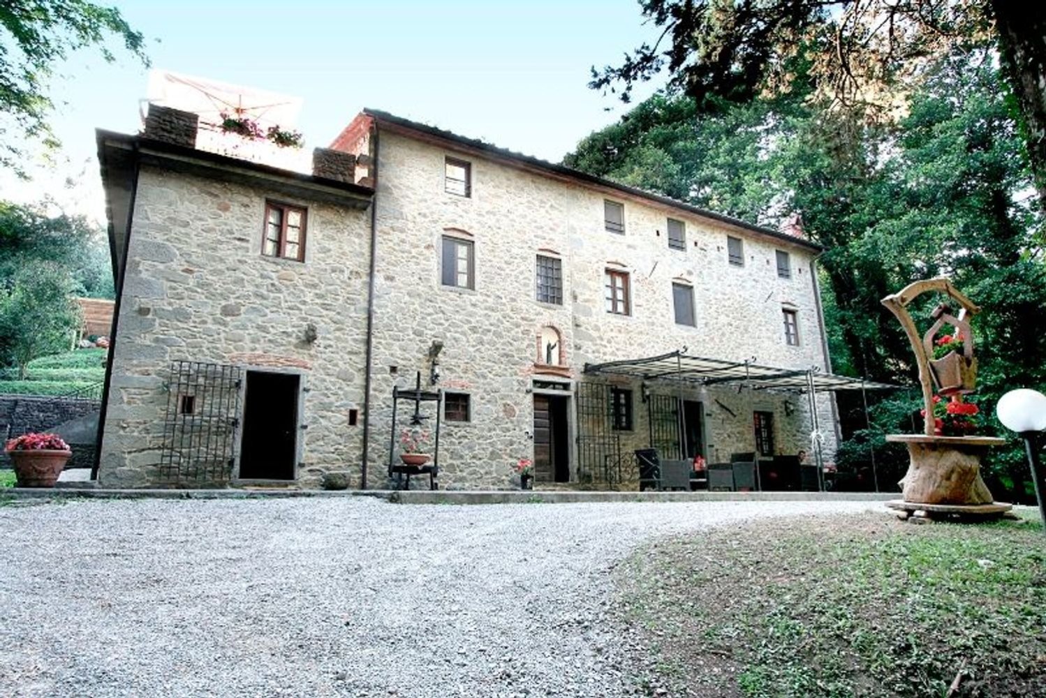 15 rooms House in Pescia, Italy No. 154339