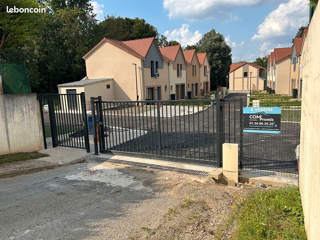 3 Schlafzimmer Villa in La Queue-en-Brie, France, Nr. 325377