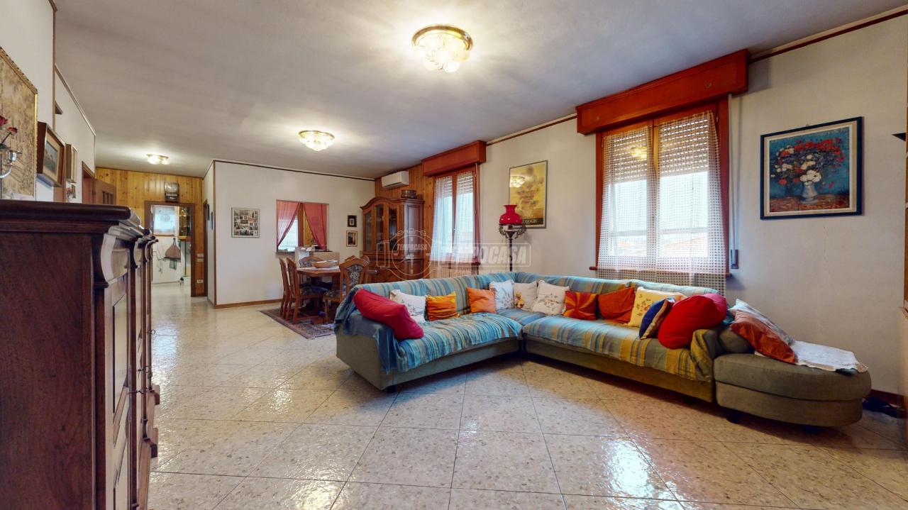 Ático de 4 habitaciónes en Fidenza, Italy No. 36787