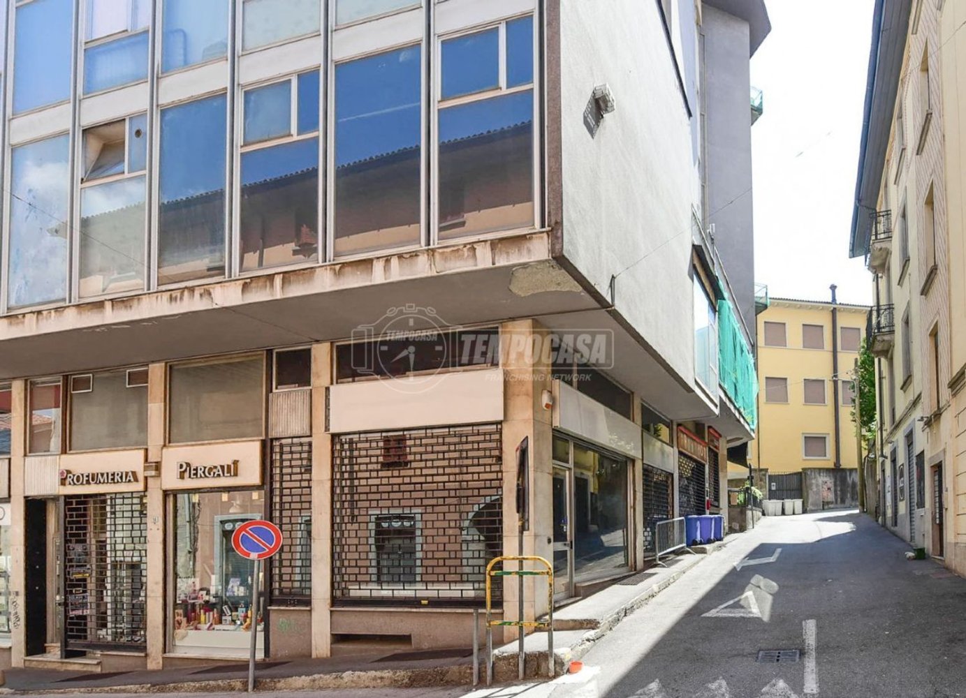 Gewerbliche Immobilie in Como, Italy 150m², Nr. 194141