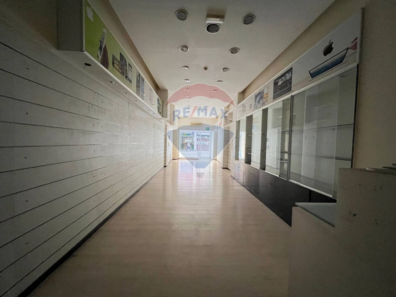 Gewerbliche Immobilie in Bari, Italy 130m², Nr. 120721