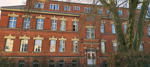 Квартира с 2 комнатами в Бриц, Германия № 259762 4