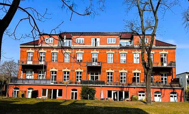 Квартира с 2 комнатами в Бриц, Германия № 259762