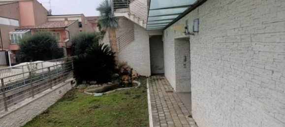 139m² Office in Grottammare, Italy No. 316465 11