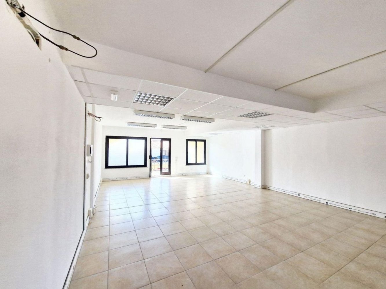 Bureau à Olbia, Italy 89m² No. 372006