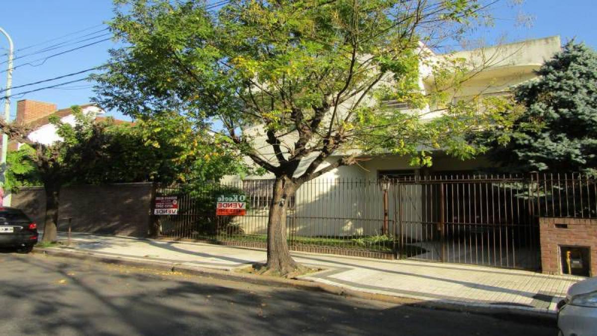 Casa de 3 dormitorios en Quilmes, Argentina No. 2178