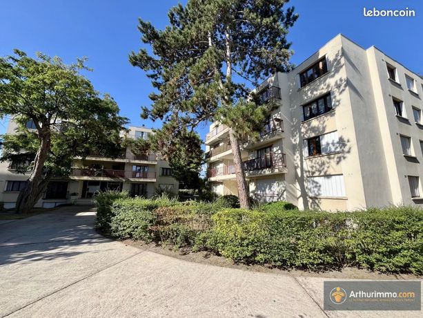 Apartamento de 3 dormitorios en Livry-Gargan, France No. 357077