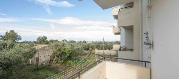 3 bedrooms Apartment in Messina, Italy No. 162577 9