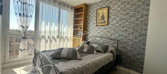 3 bedrooms Apartment in Bezons, France No. 181142 8