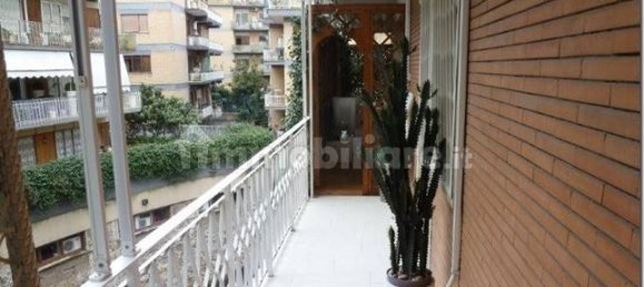 Квартира с 4 спальнями в Рим, Италия № 108772 2