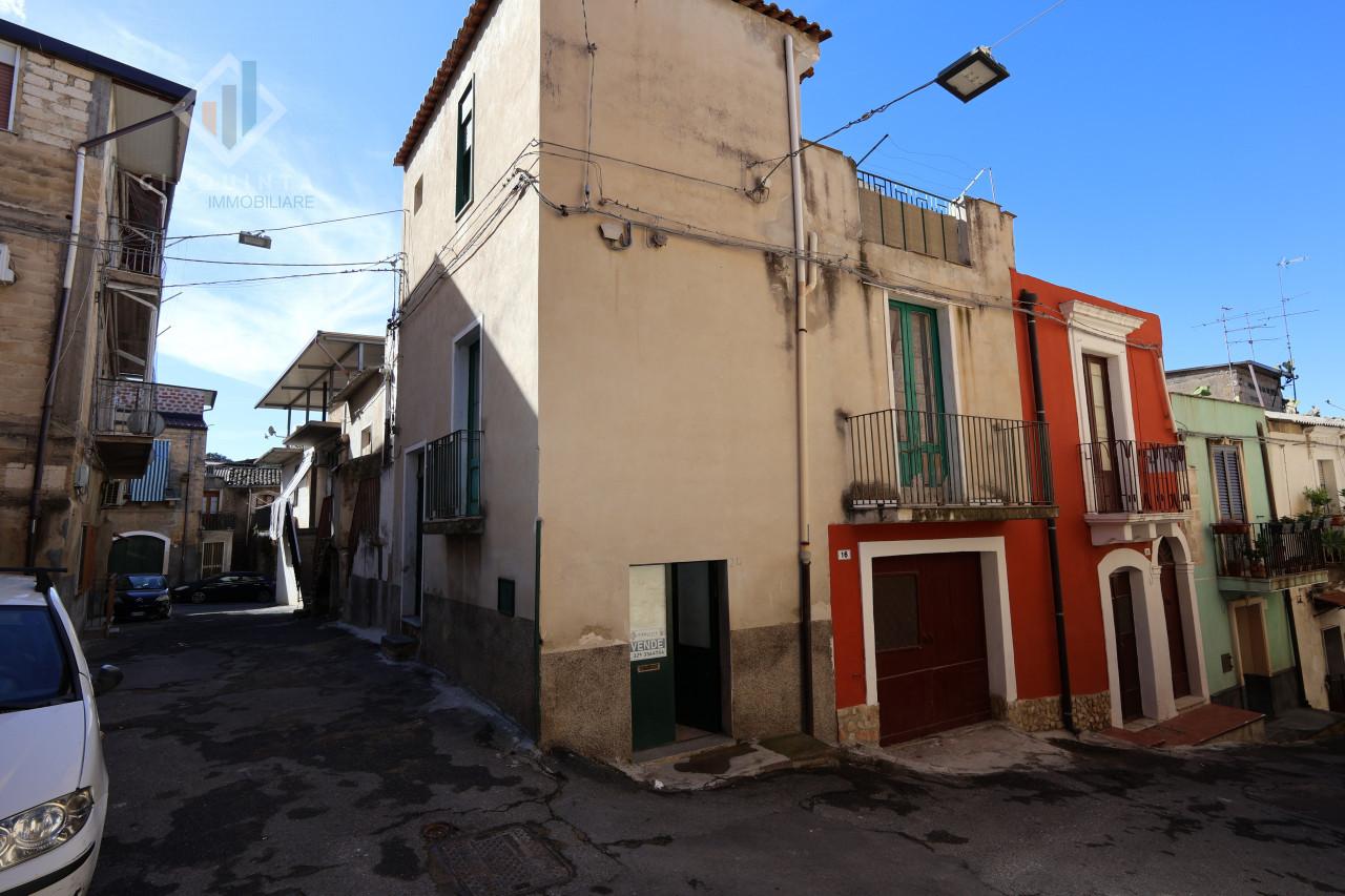 2 rooms House in Palagonia, Italy No. 230311