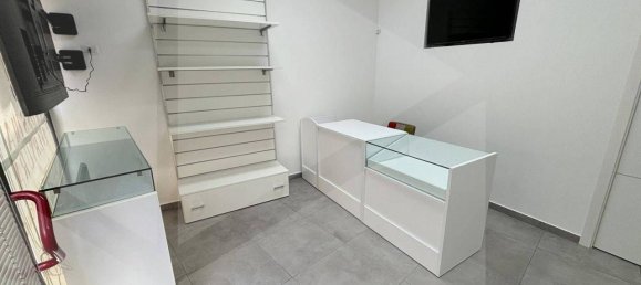 Propiedad comercial de 1 habitación en Matera, Italy No. 17068 2