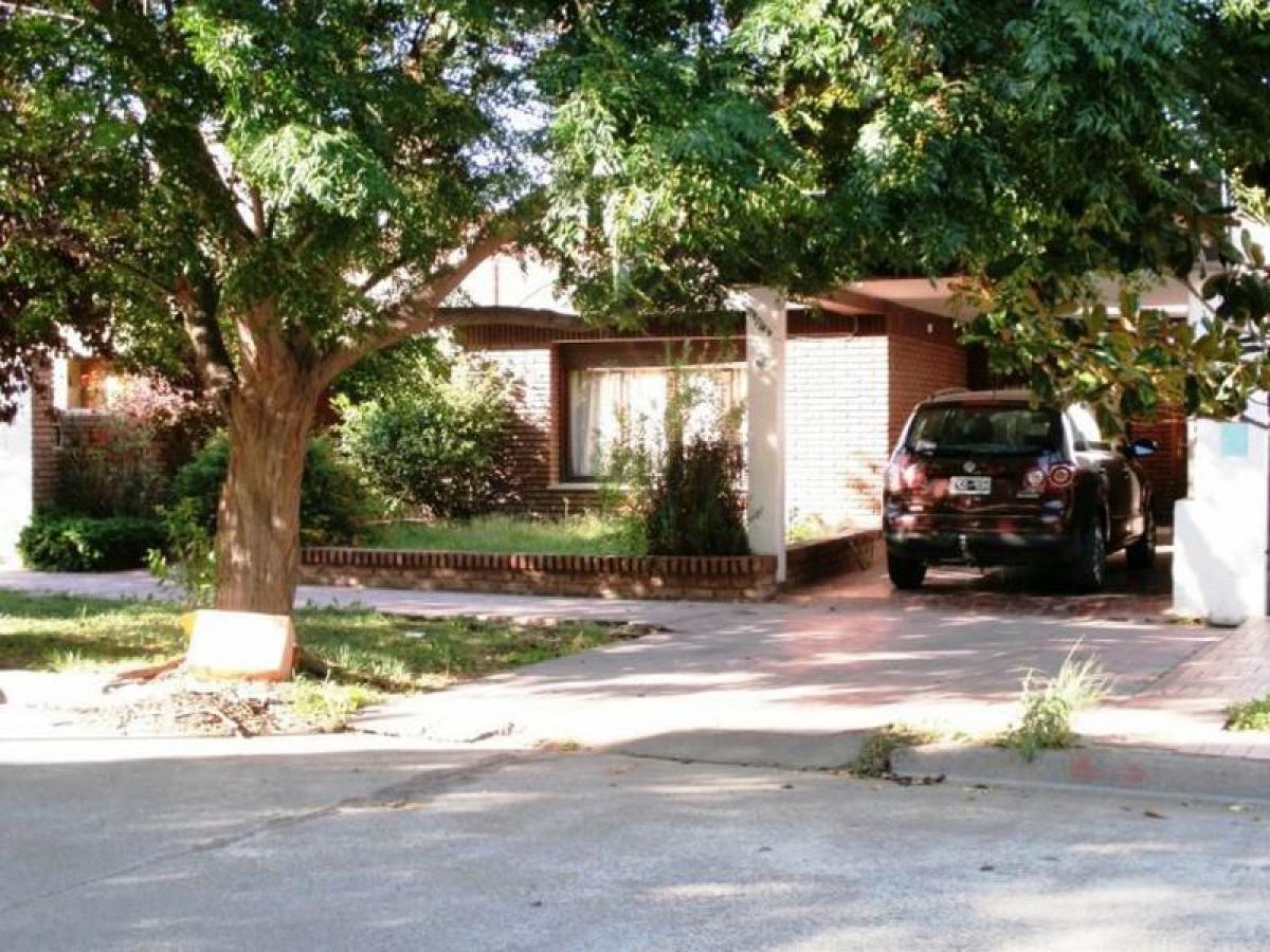 3 bedrooms House in Rio Negro, Argentina No. 20365