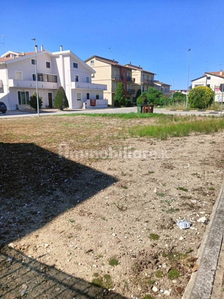 420m² Land in Montecosaro, Italy No. 264237