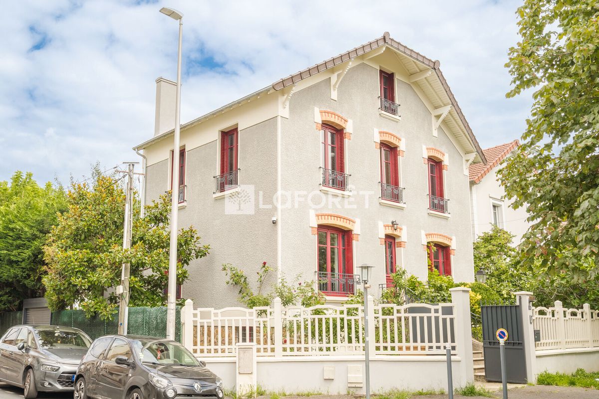 Casa de 5 dormitorios en Villemomble, France No. 292003