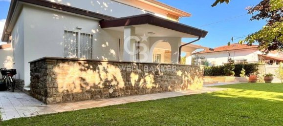 4 bedrooms Villa in Forte dei Marmi, Italy No. 79767 3