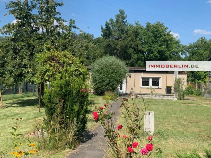 Bungalow de 3 habitaciónes en Alt-Hohenschonhausen, Germany No. 107656