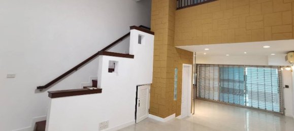 Бунгало с 5 спальнями в Бангкок, Таиланд № 6374 3