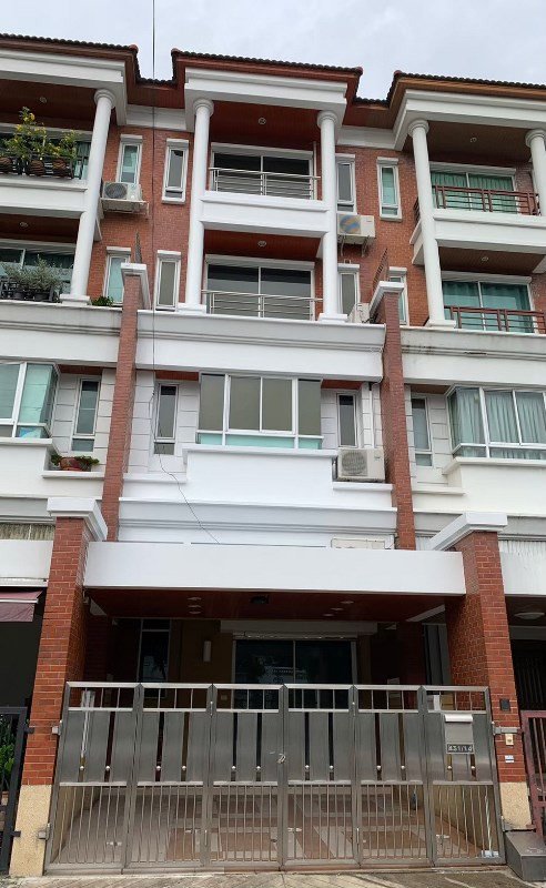 Бунгало с 5 спальнями в Бангкок, Таиланд № 6374