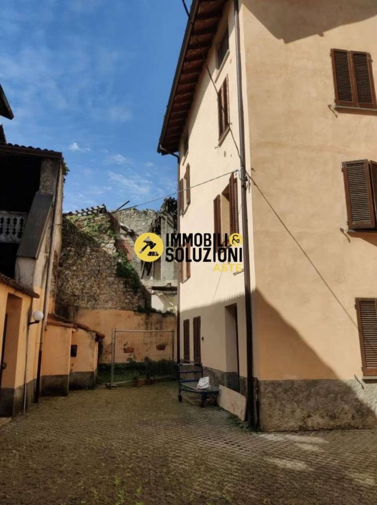 Apartamento de 4 habitaciónes en Gandino, Italy No. 8597