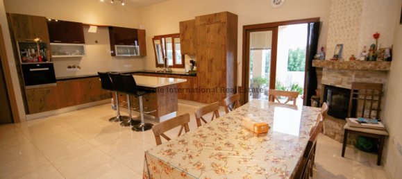 4 bedrooms Villa in Xylotymbou, Cyprus No. 1447 5