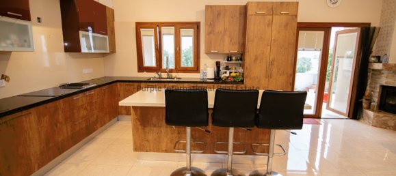 4 bedrooms Villa in Xylotymbou, Cyprus No. 1447 4